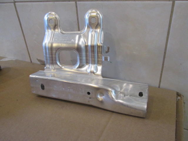 Кронштейн усилителя переднего бампера