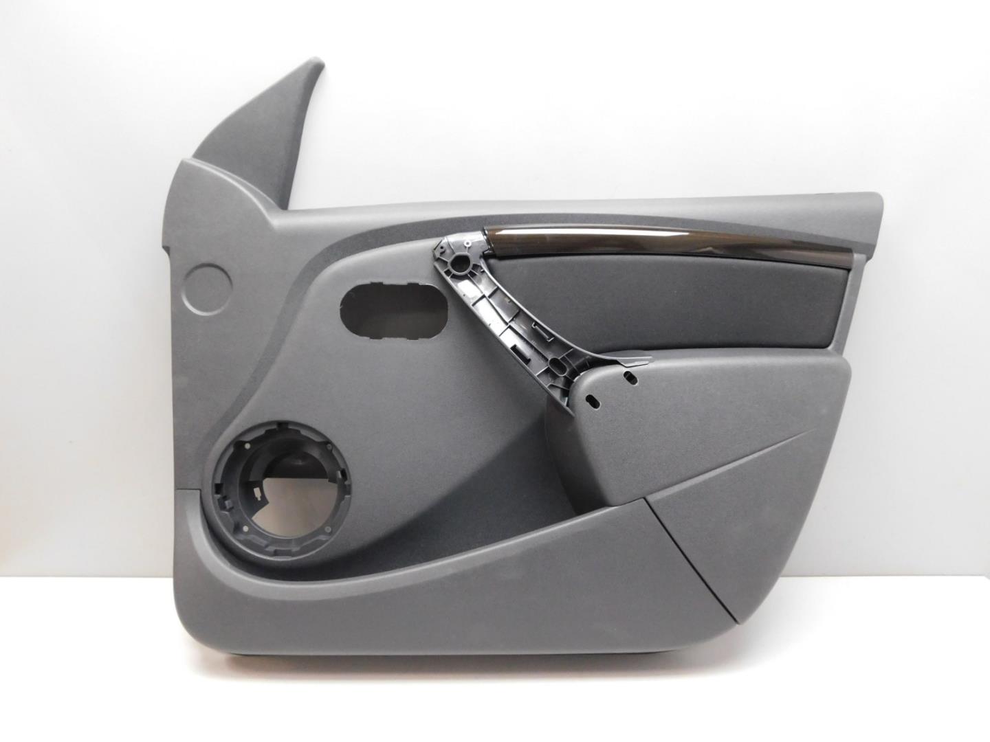 Обшивка двери передней правой