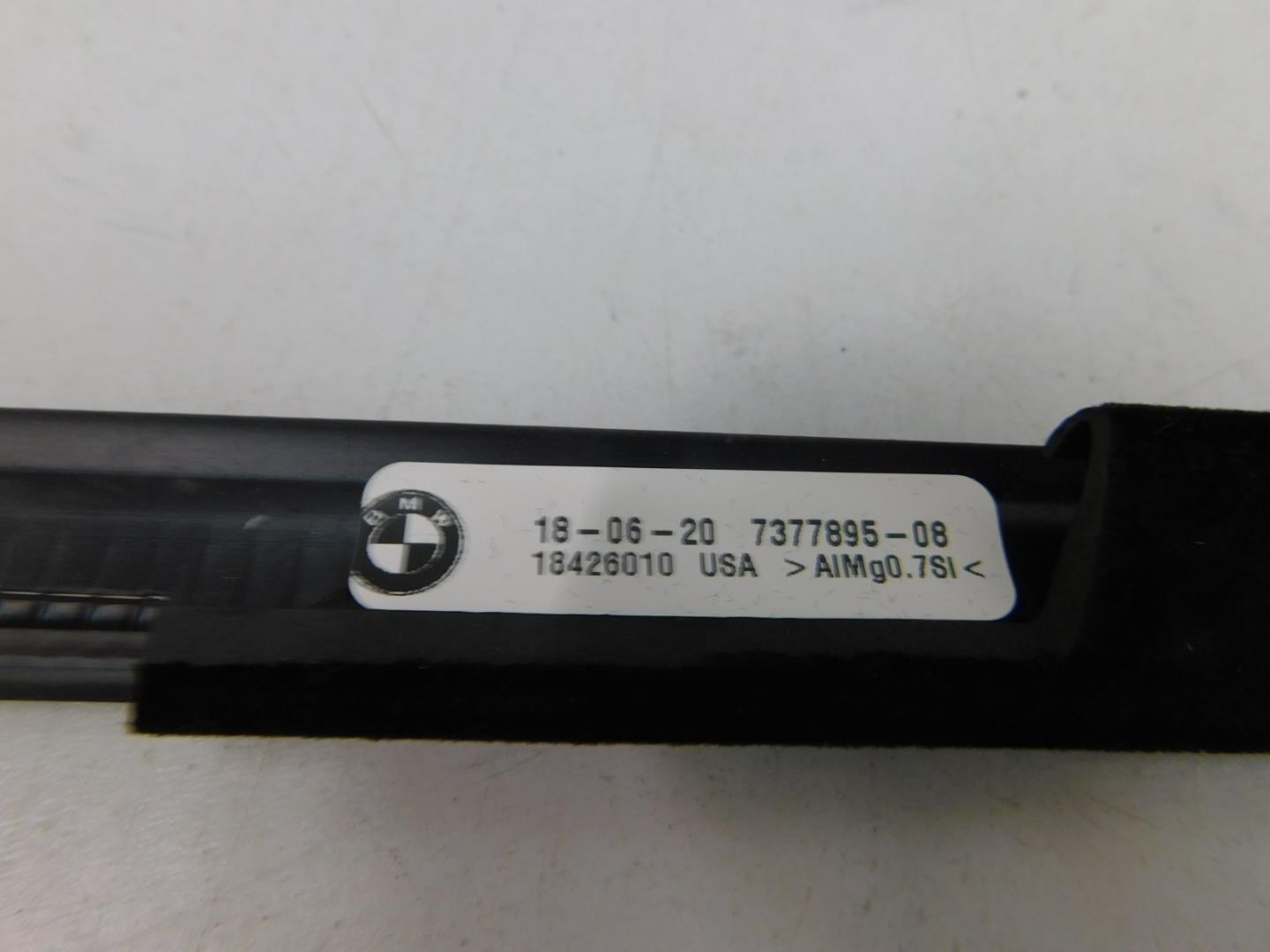 Накладка стекла переднего левого