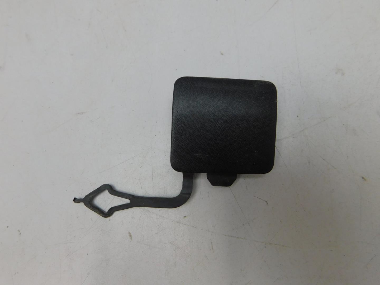 Заглушка буксировочного крюка