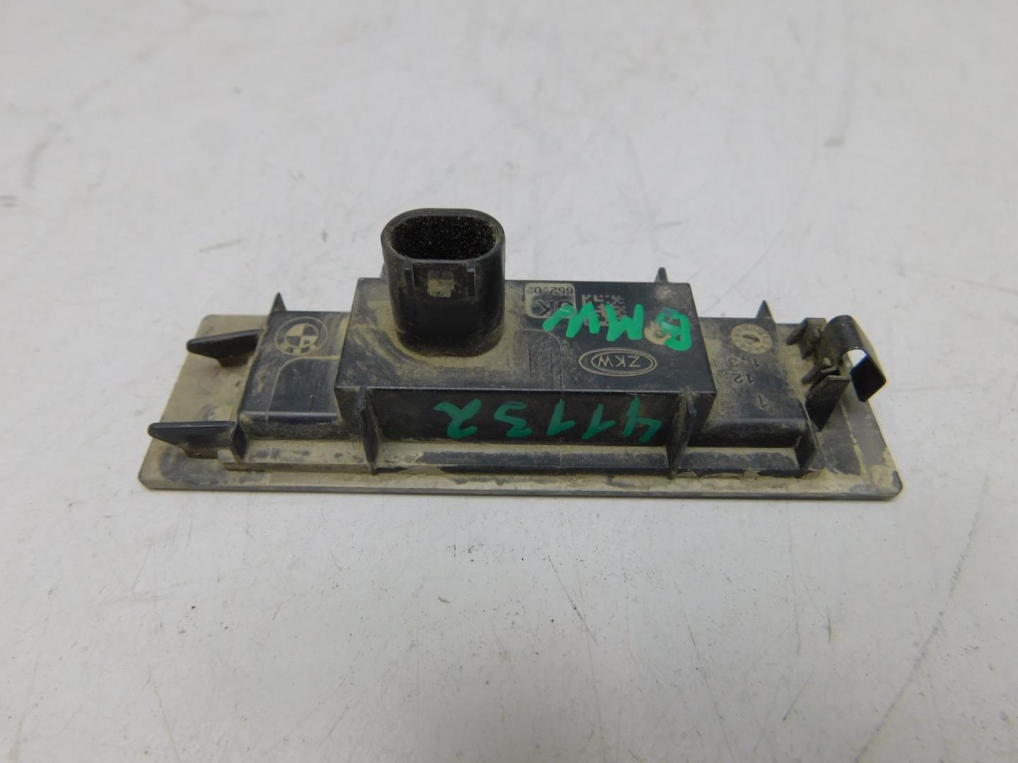 Фонарь подсветки номера