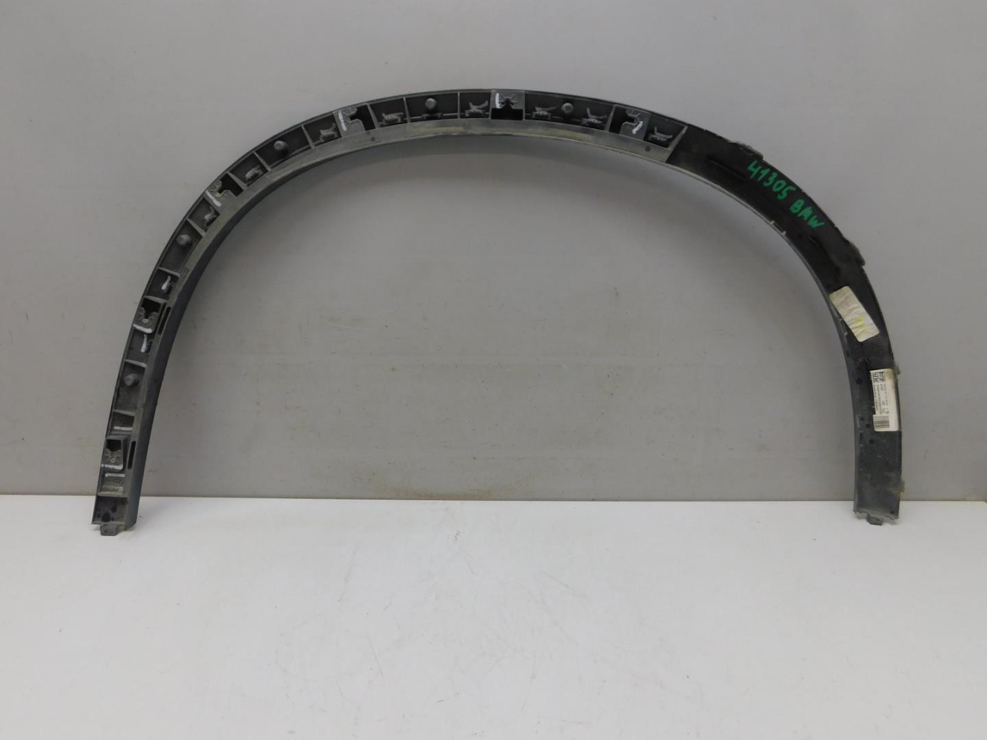 Накладка переднего крыла левого