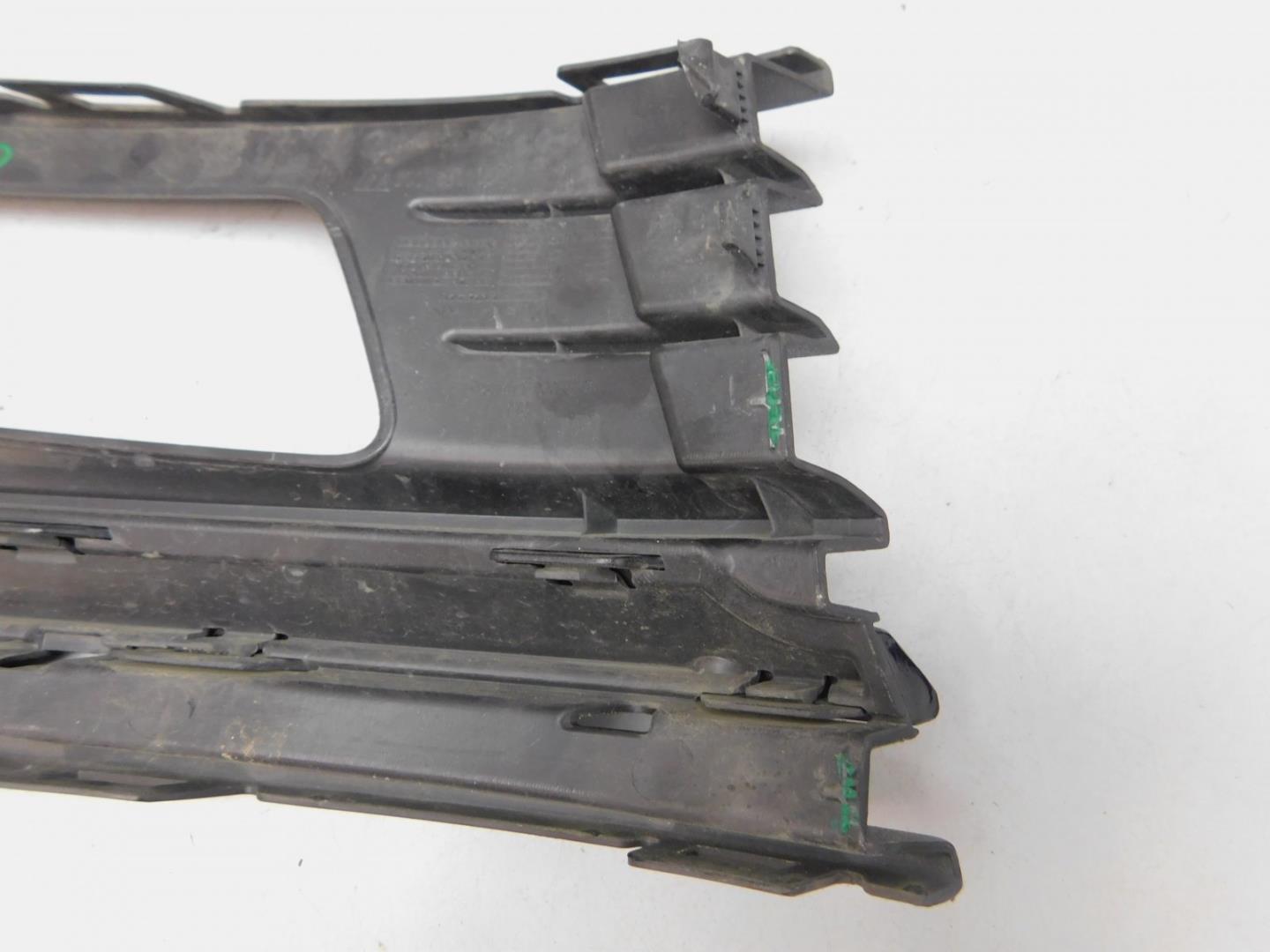 Решетка в бампер левая