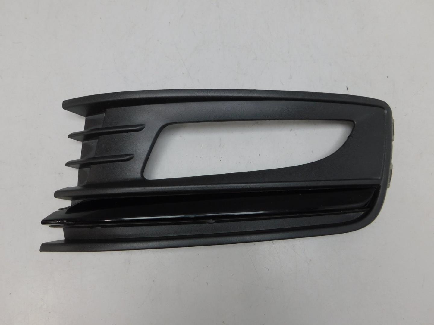 Решетка в бампер левая