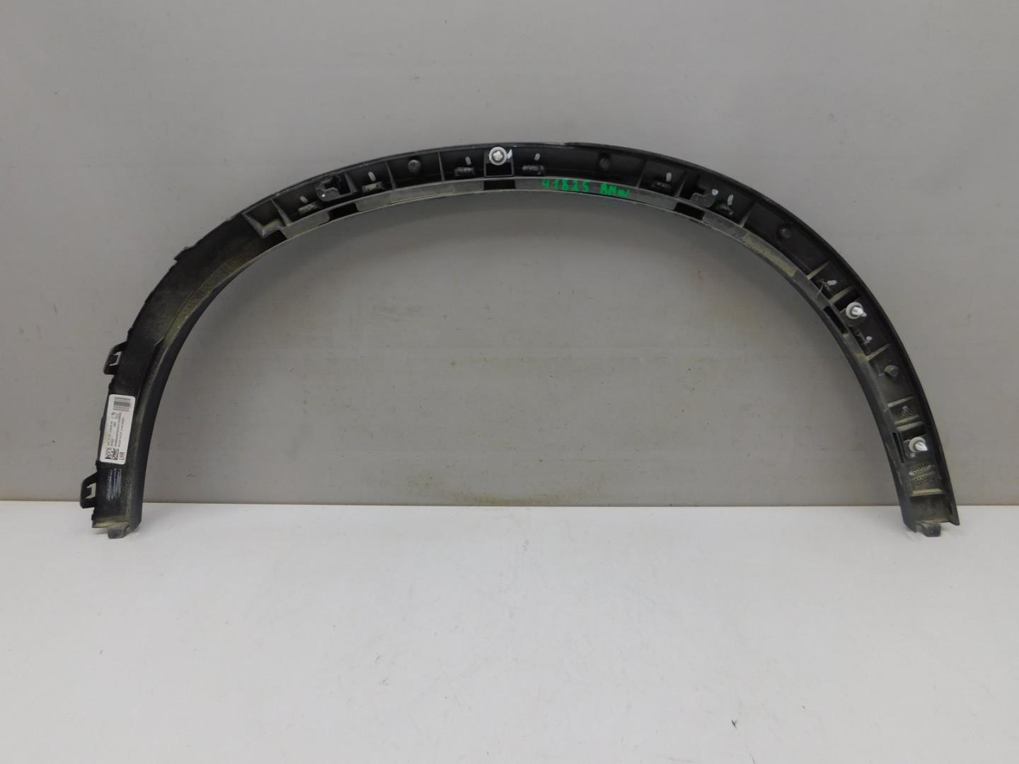 Накладка заднего крыла левого