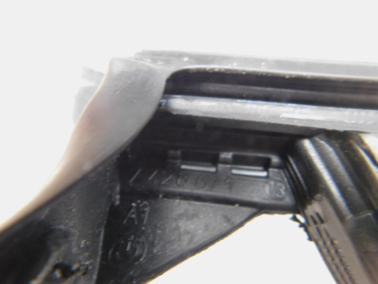 Направляющая стекла двери