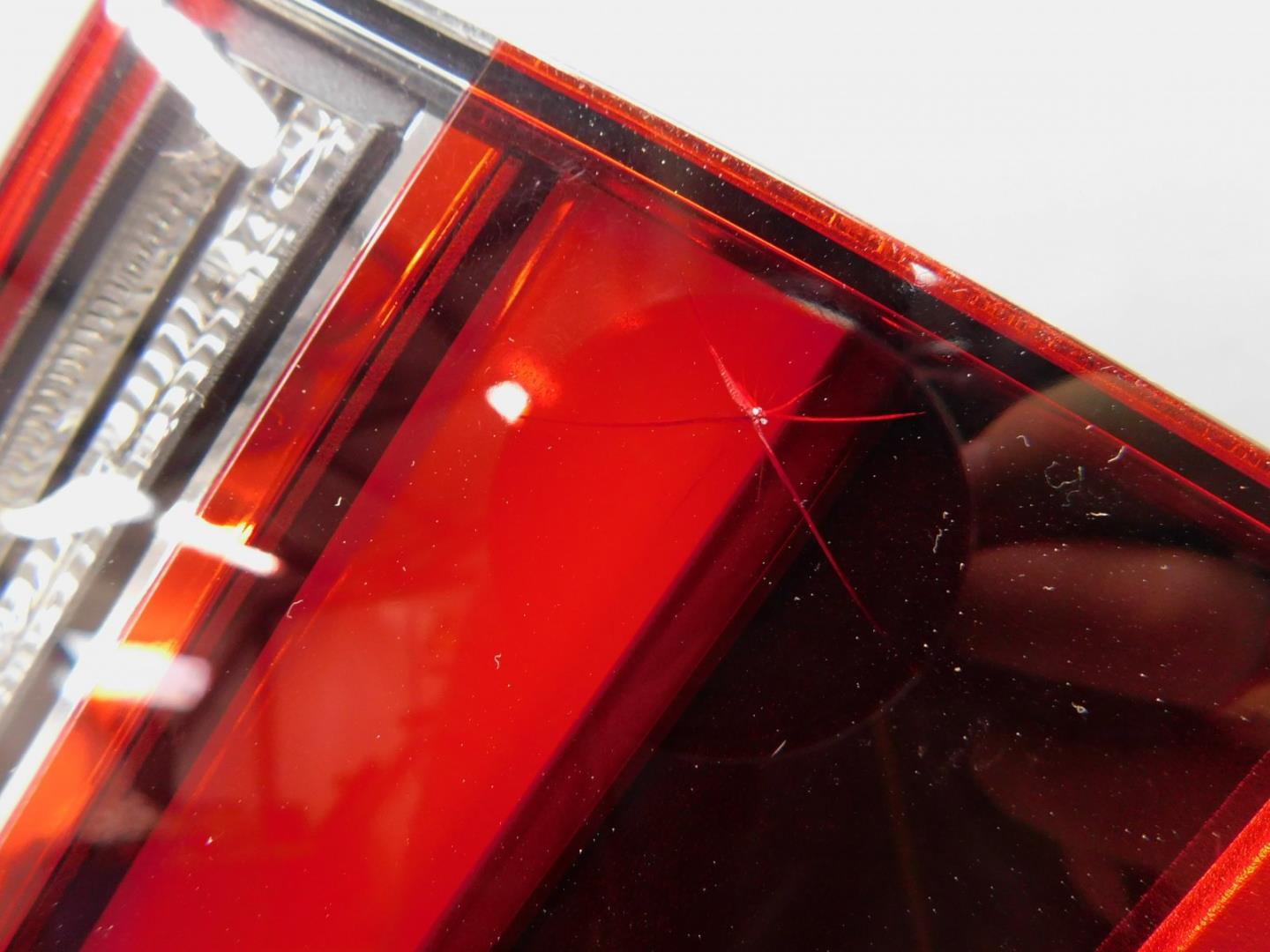 Фонарь задний внутренний левый