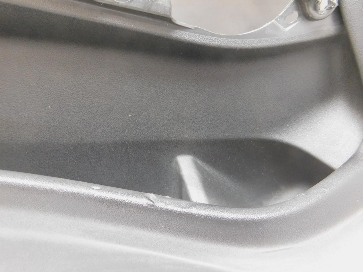 Обшивка двери передней левой