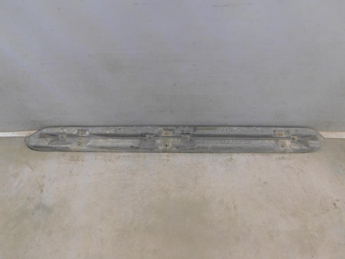 Подножка левая