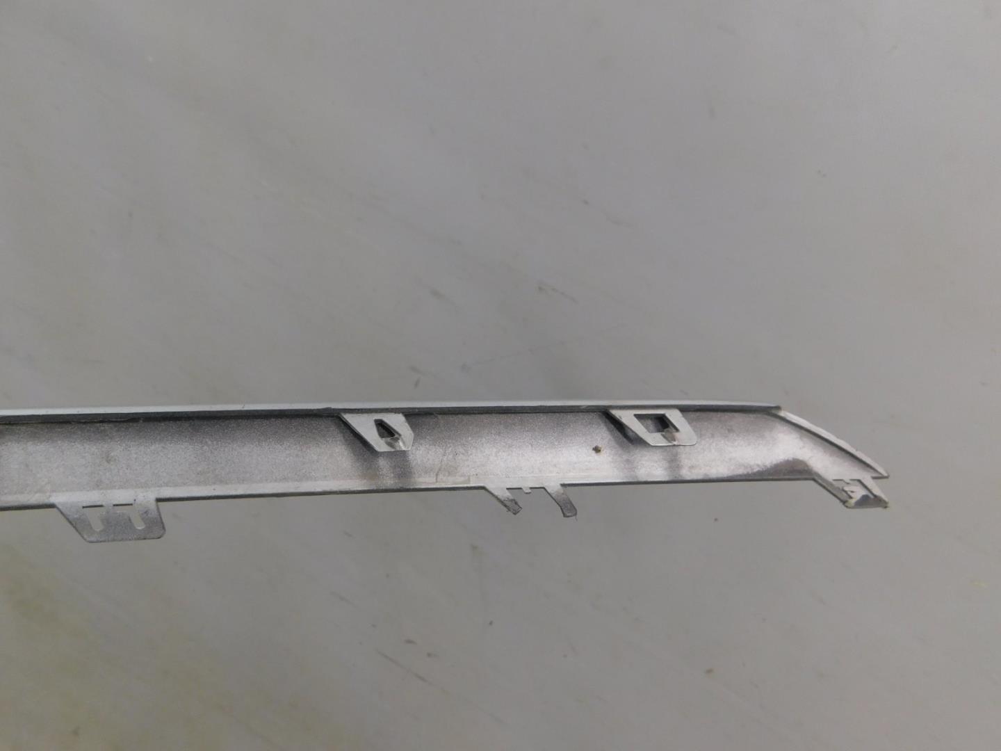 Накладка переднего бампера