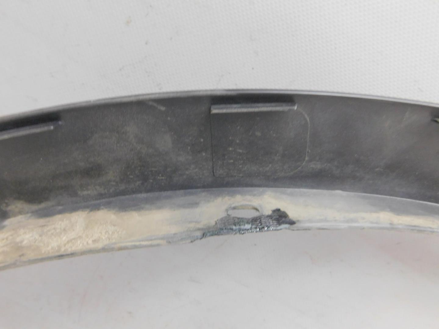 Накладка переднего крыла правого