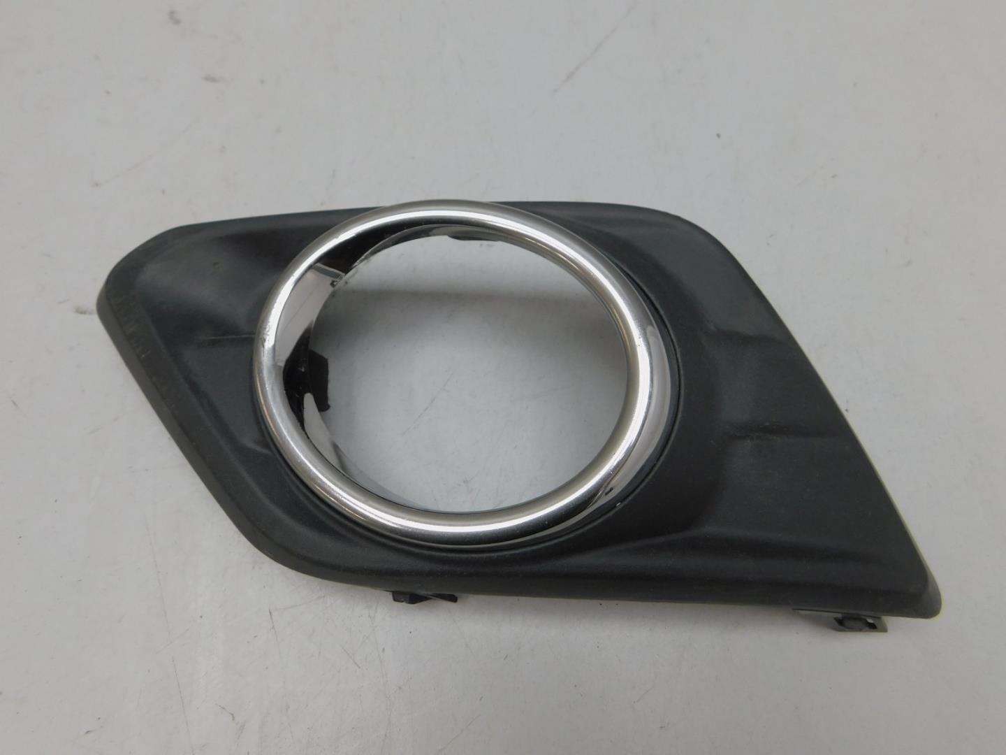 Решетка в бампер левая