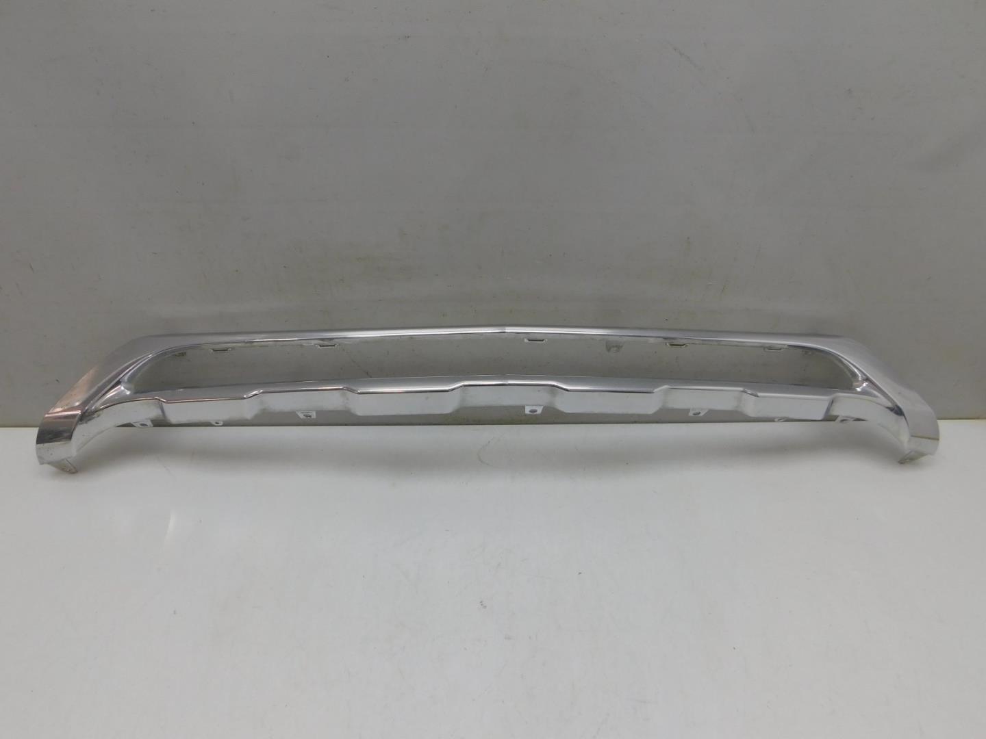 Накладка переднего бампера