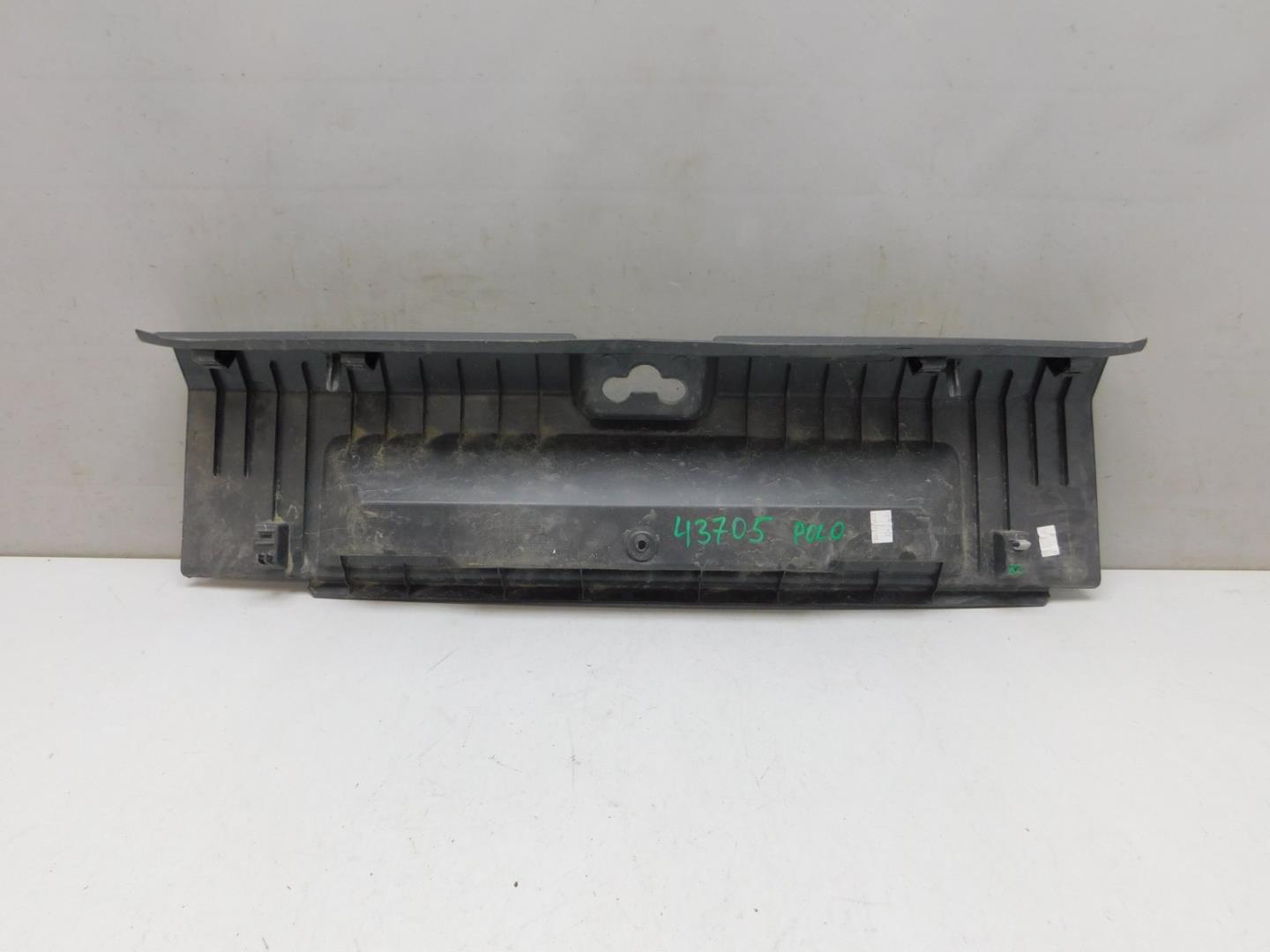 Обшивка багажника