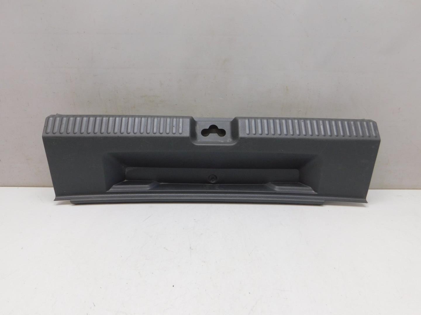 Обшивка багажника