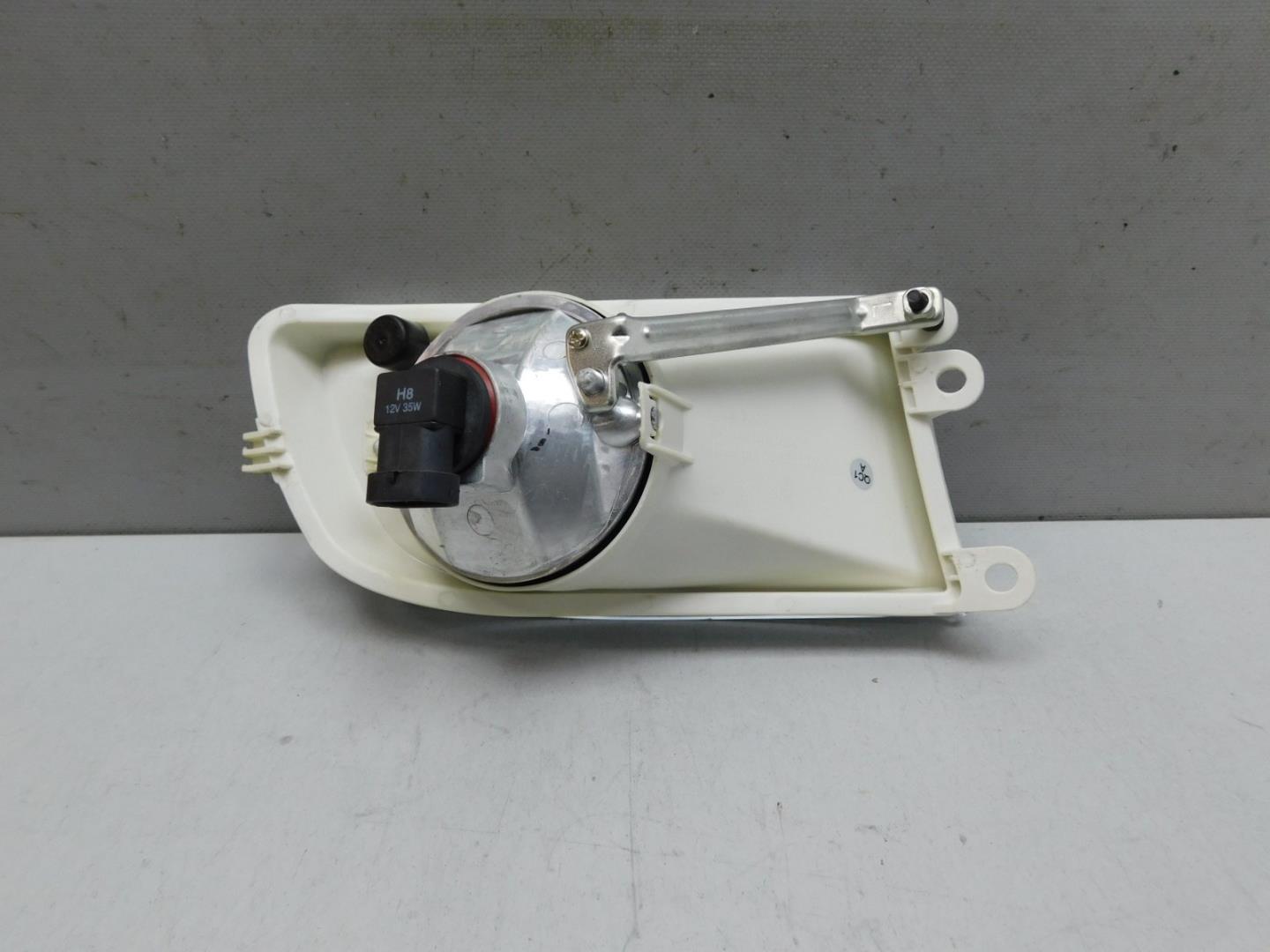 Фара противотуманная левая