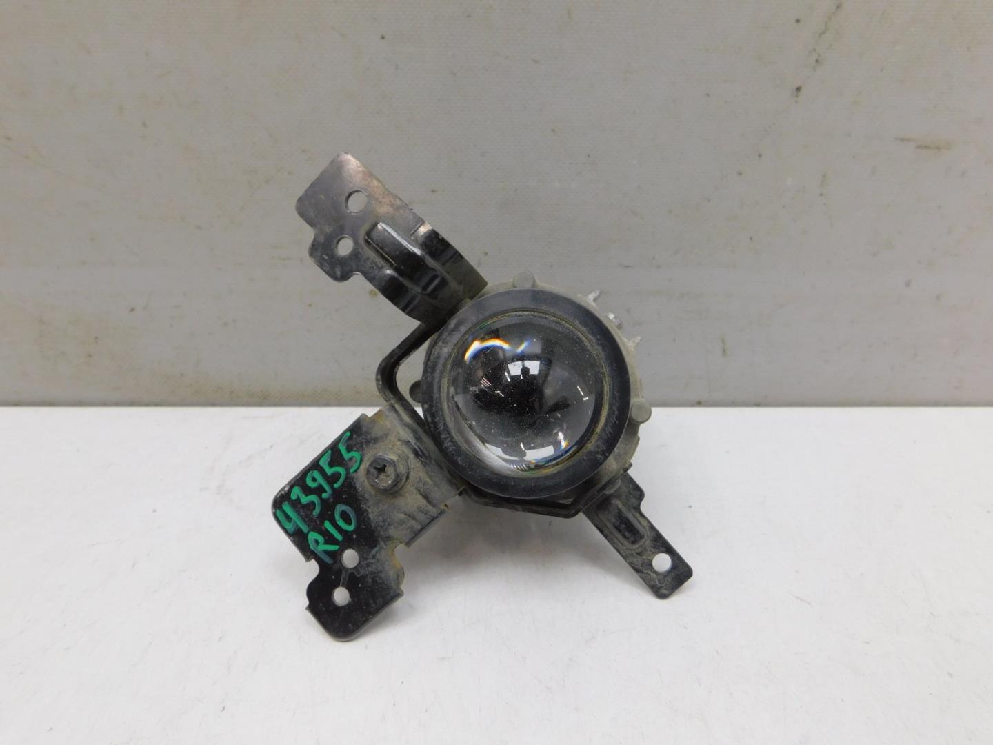 Фара противотуманная правая