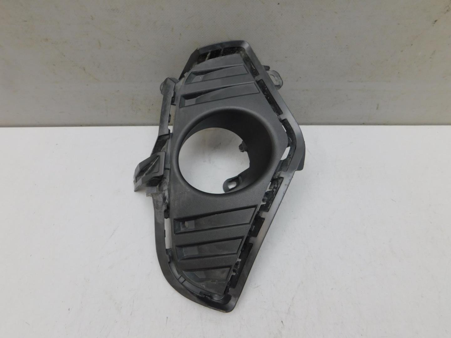 Решетка в бампер правая