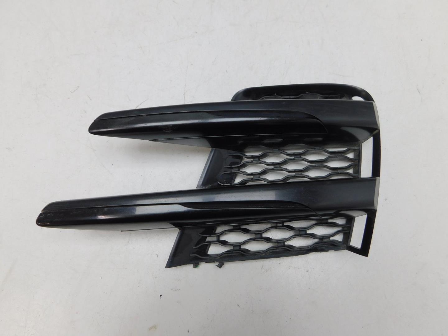 Решетка в бампер правая