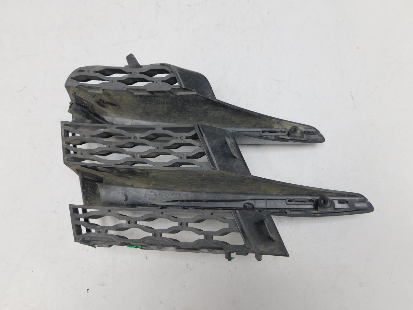 Решетка в бампер правая