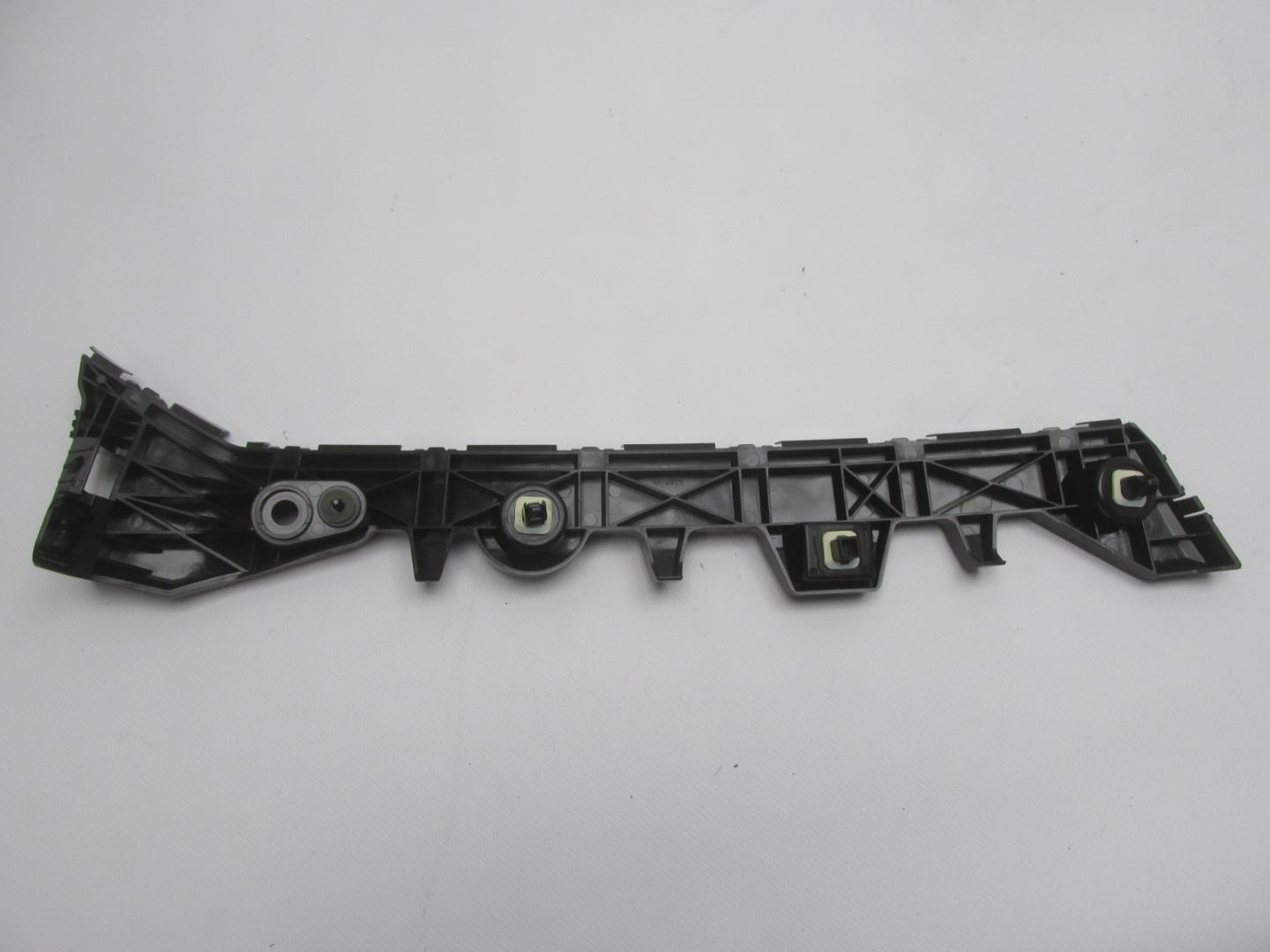 Направляющая заднего бампера