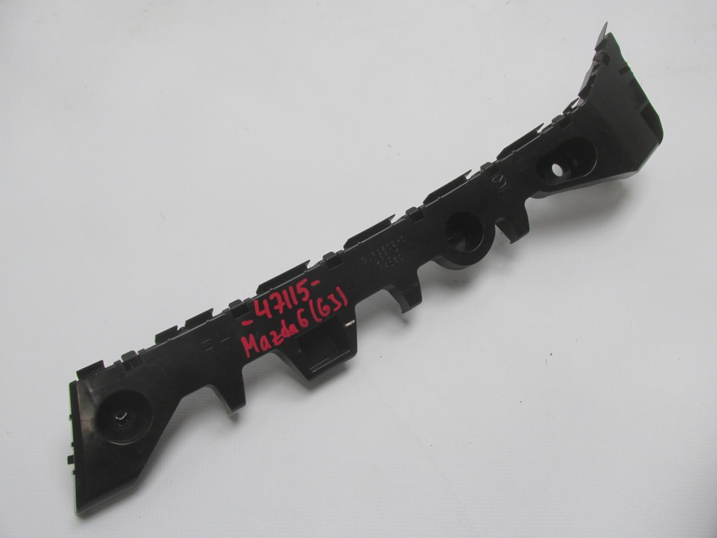 Направляющая заднего бампера