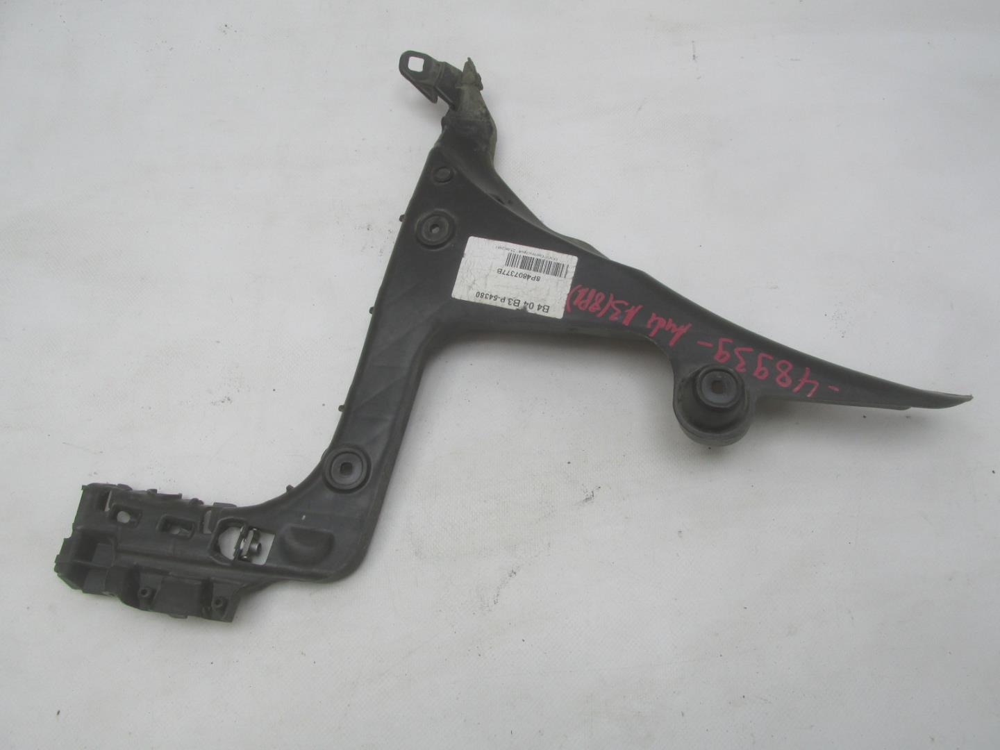 Направляющая заднего бампера