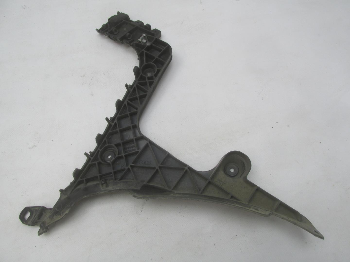 Направляющая заднего бампера