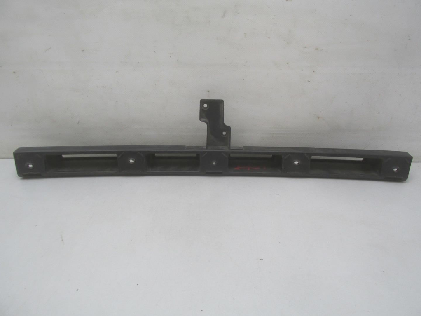 Направляющая заднего бампера