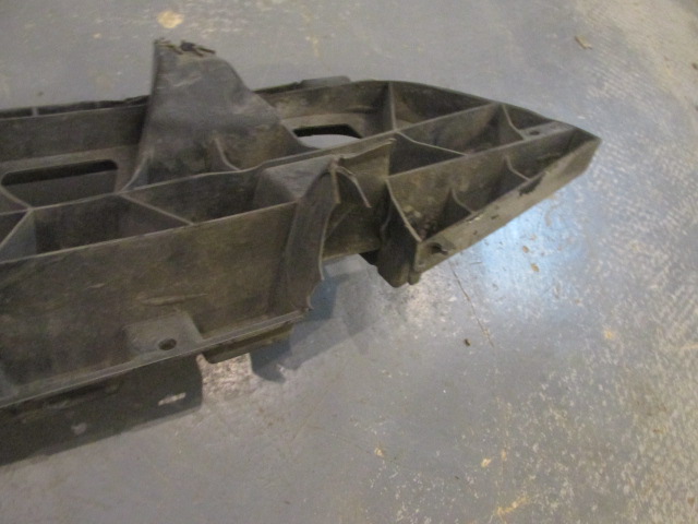 Усилитель переднего бампера