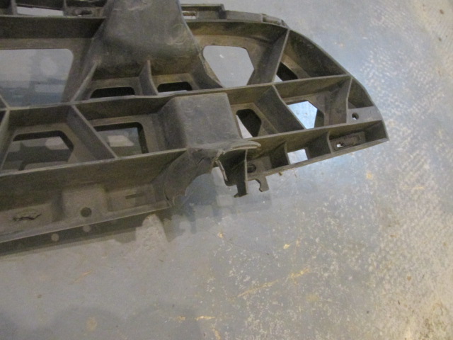 Усилитель переднего бампера