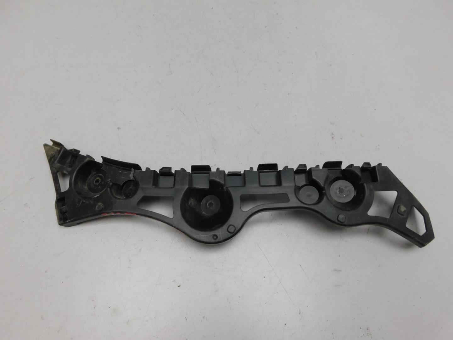 Направляющая заднего бампера