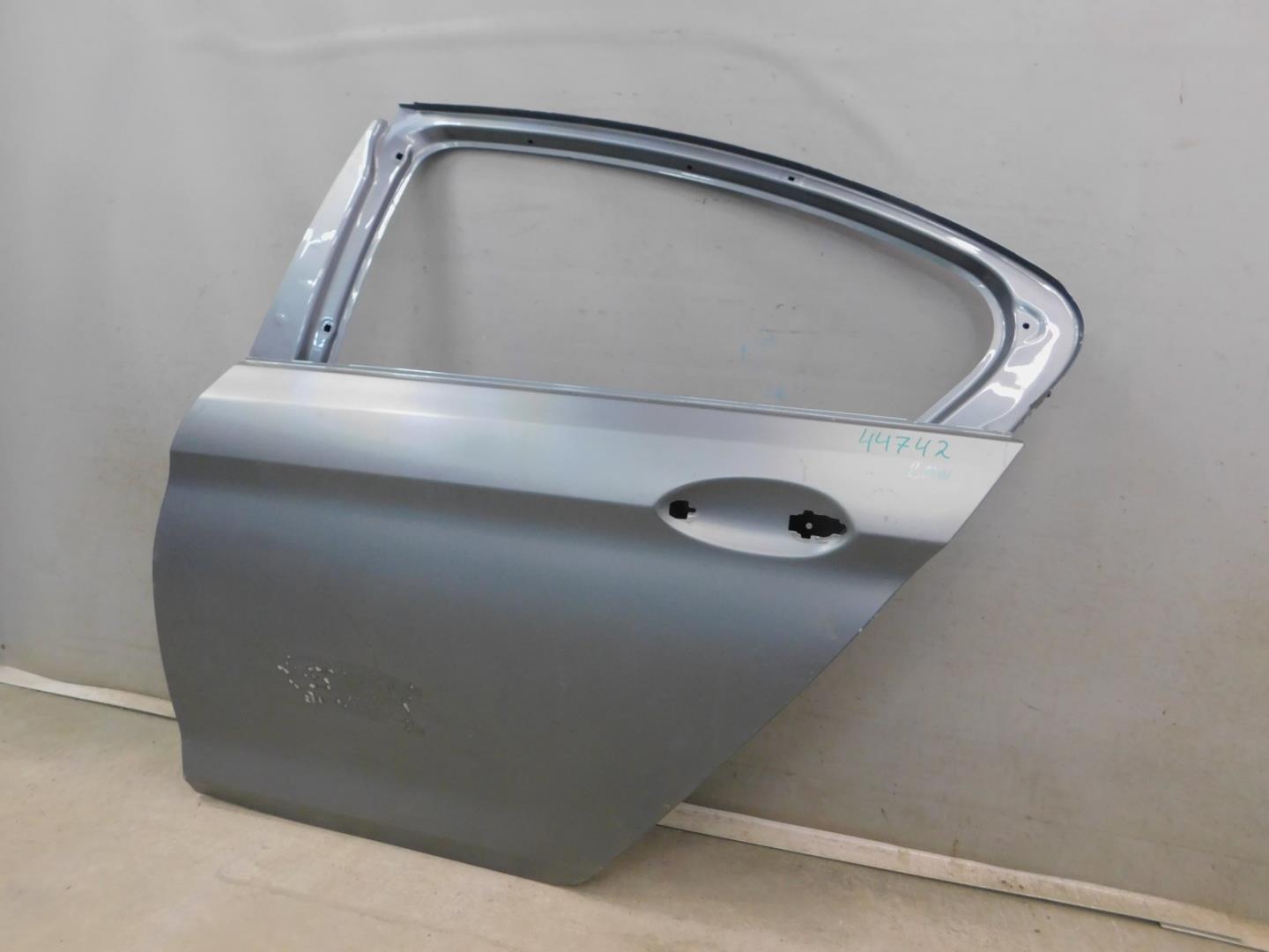 Дверь задняя левая