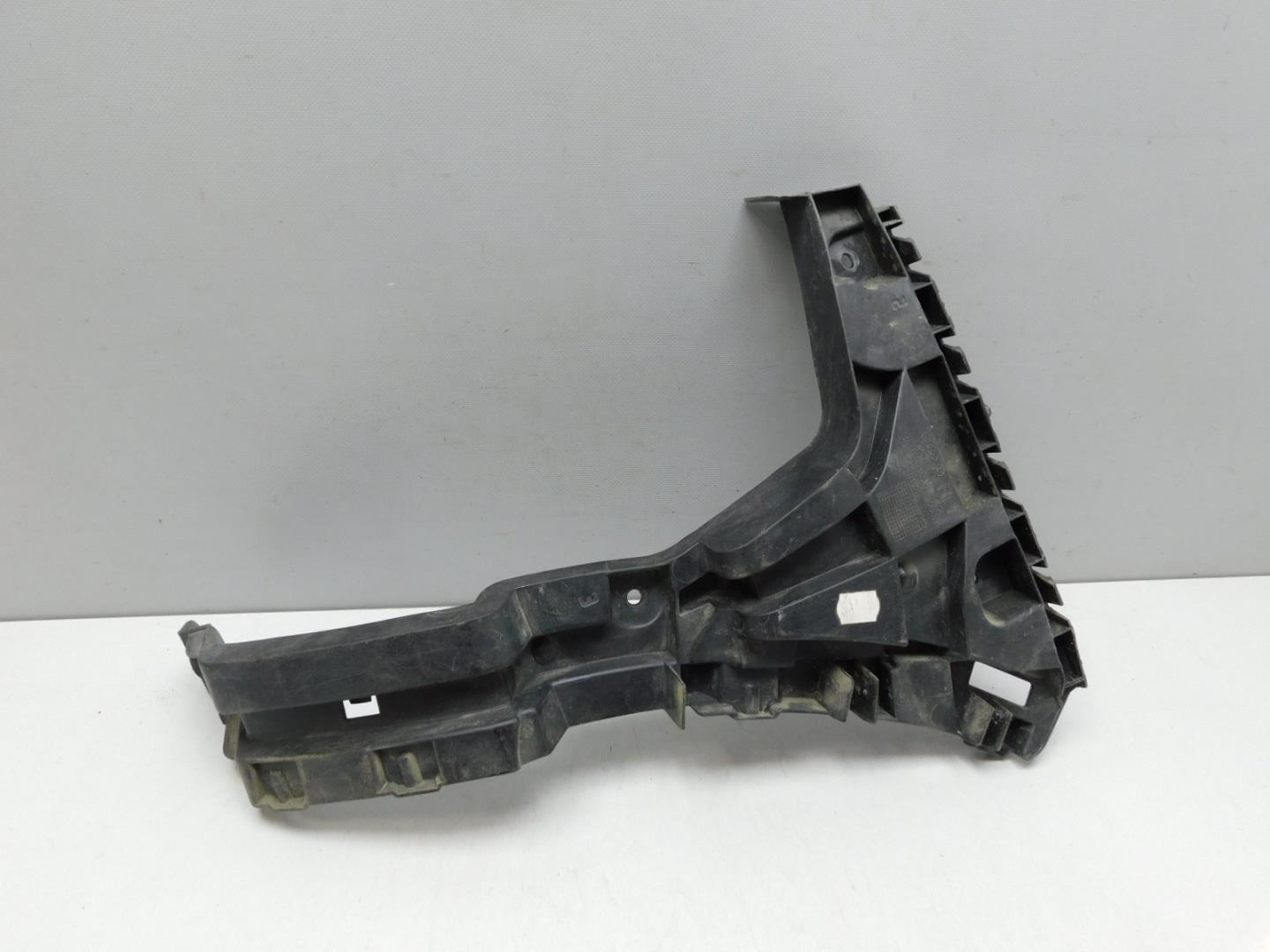 Направляющая заднего бампера