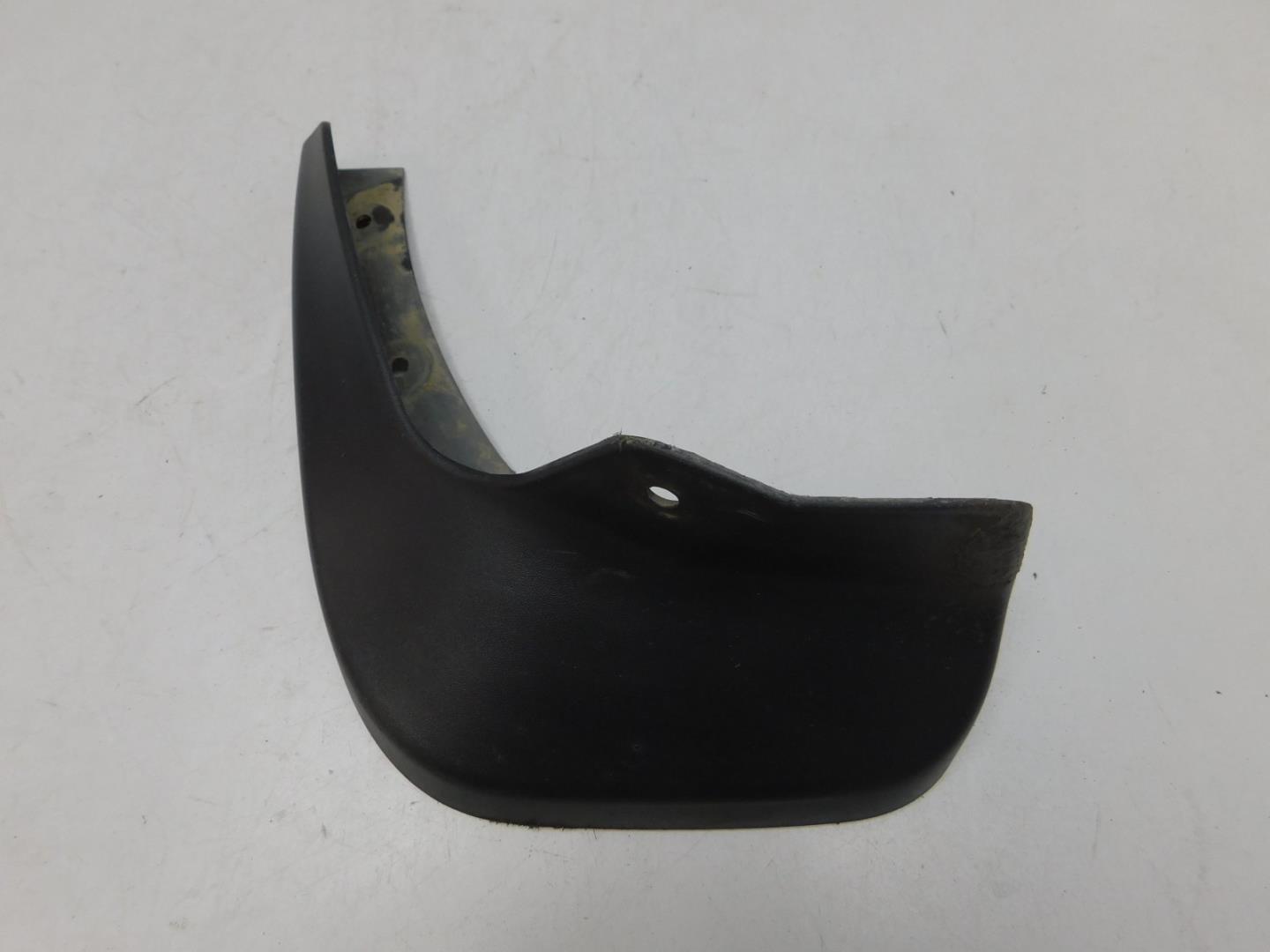 Брызговик задний левый