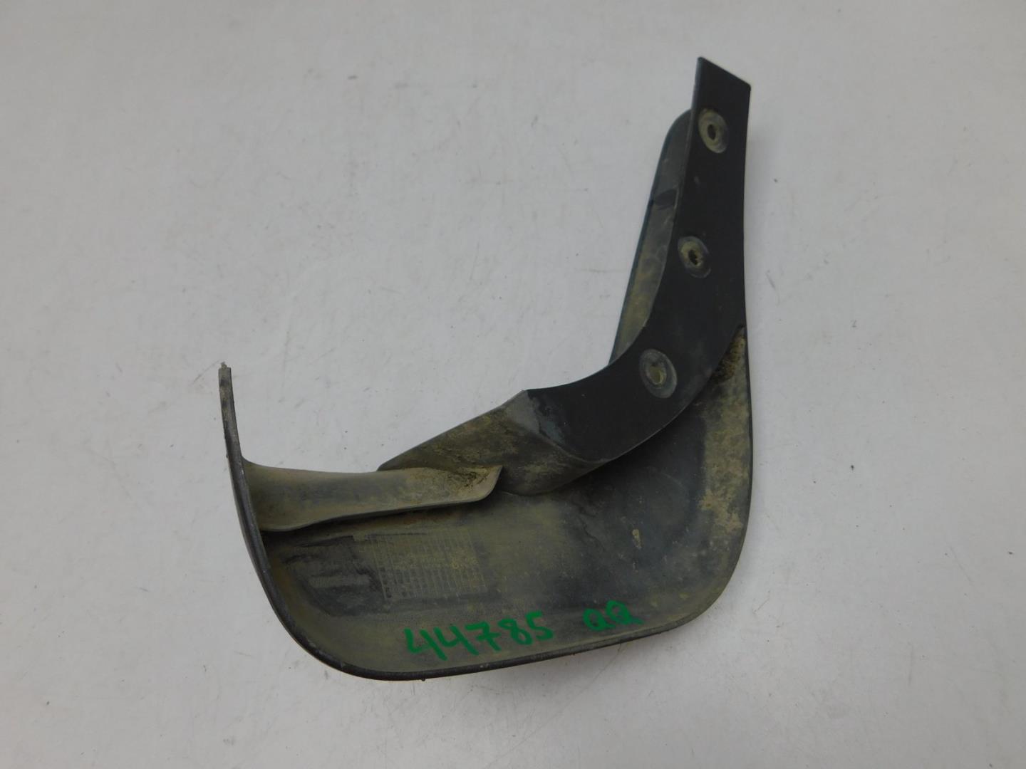 Брызговик задний левый