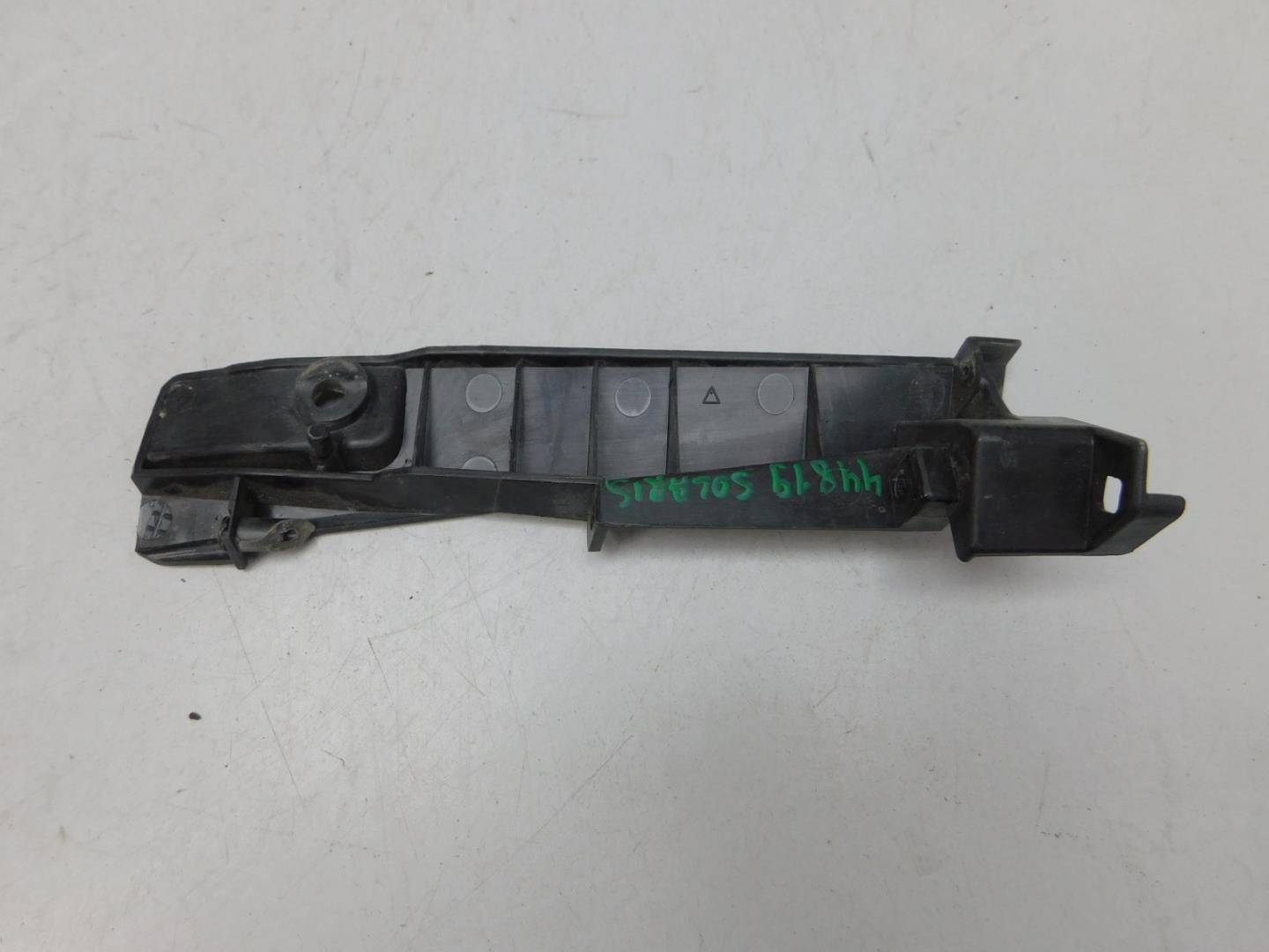 Кронштейн фар левый