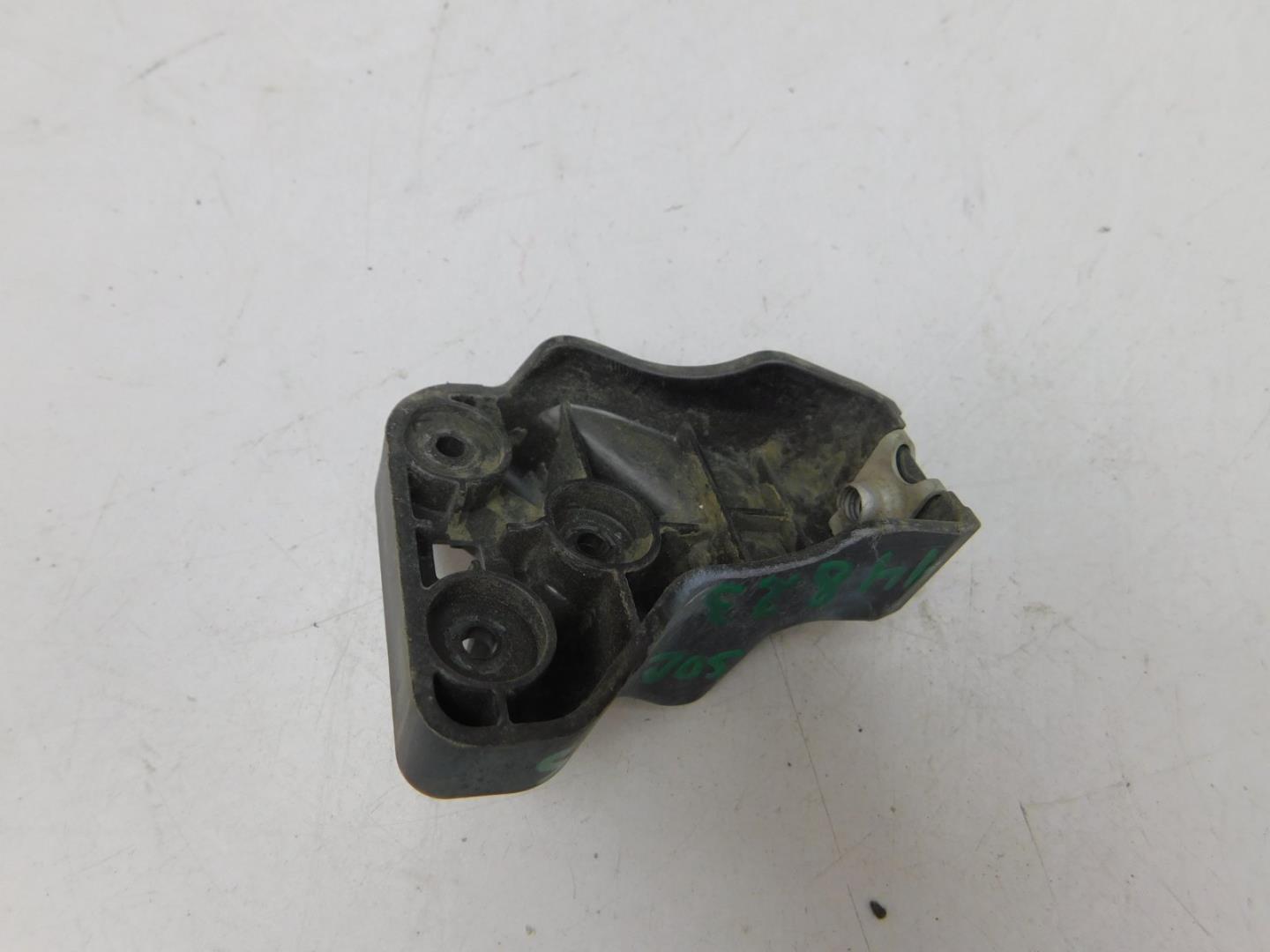 Кронштейн фар левый