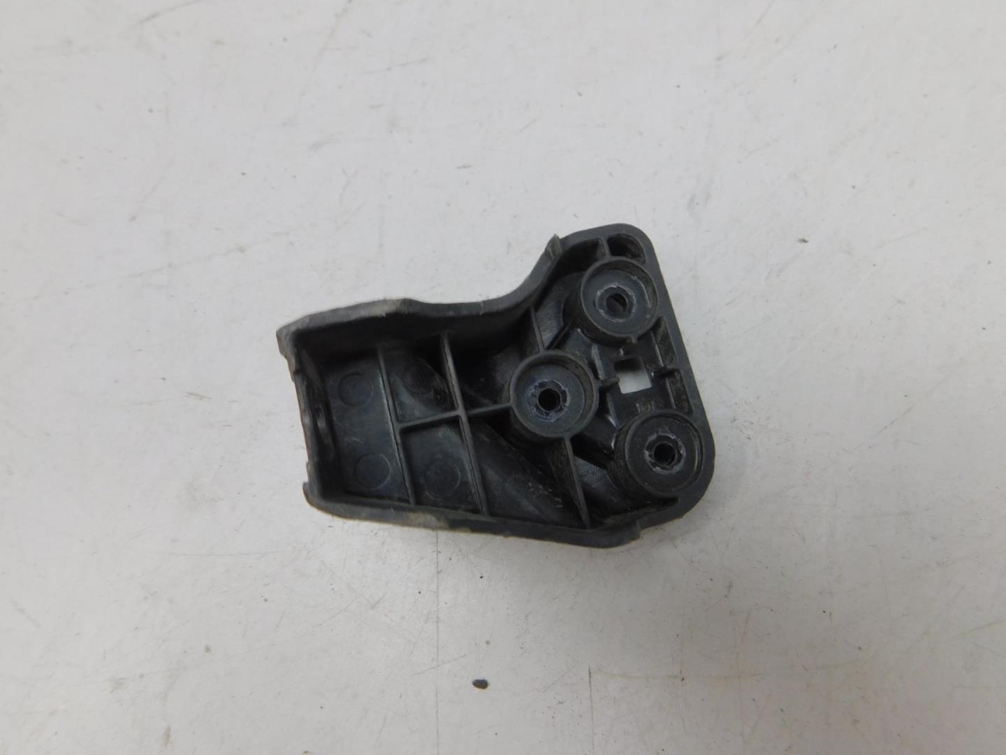 Кронштейн фар левый