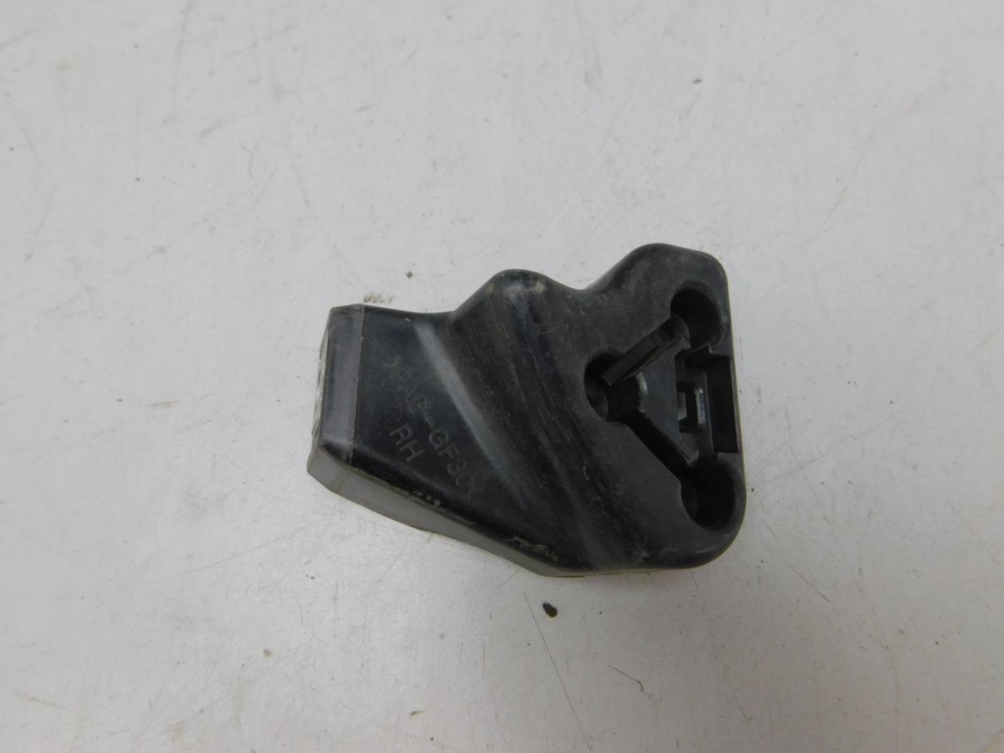 Кронштейн фар правый