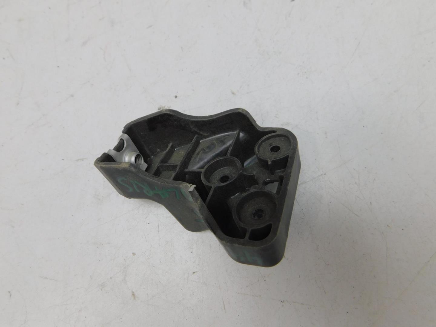 Кронштейн фар правый