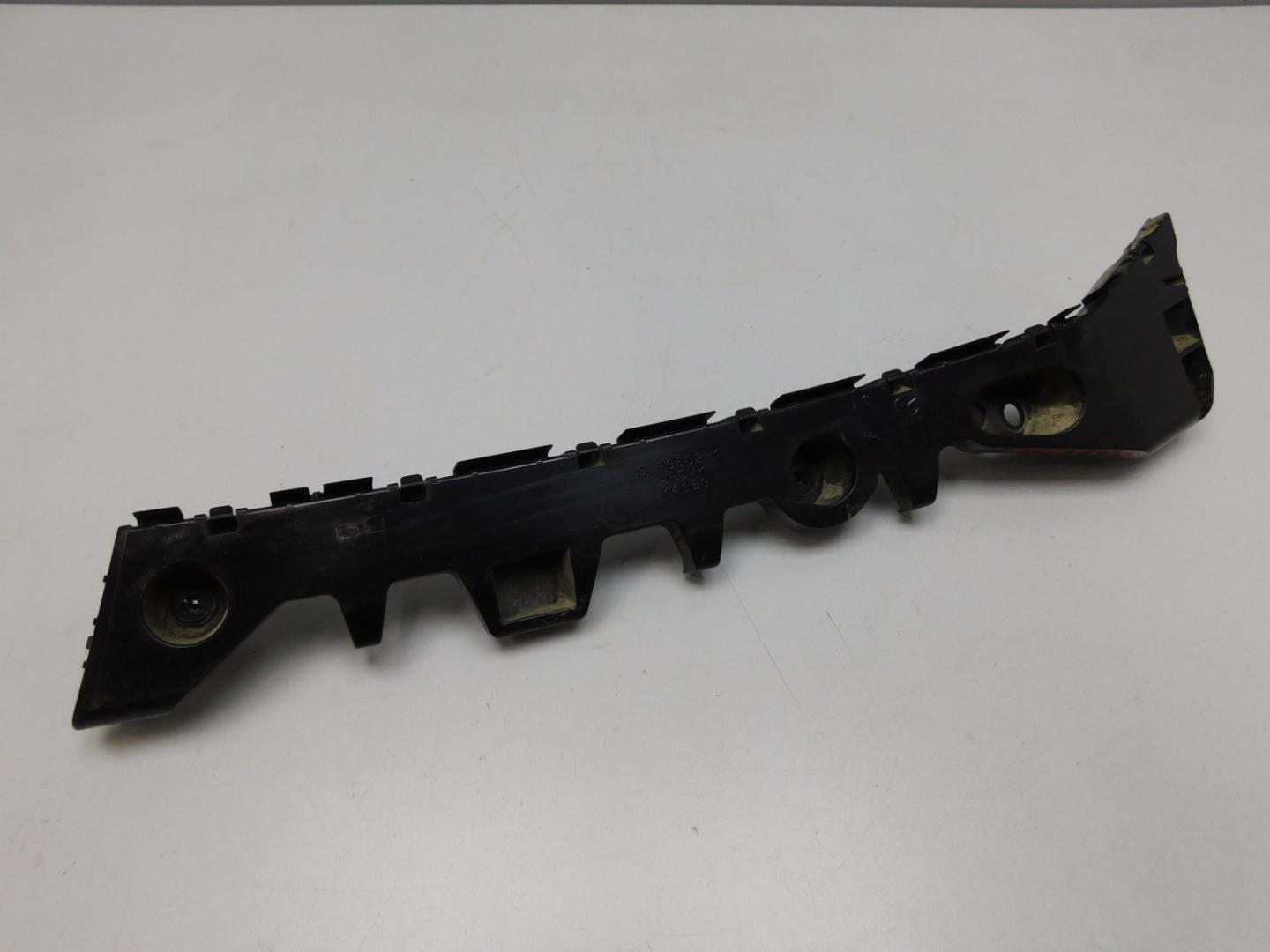 Направляющая заднего бампера