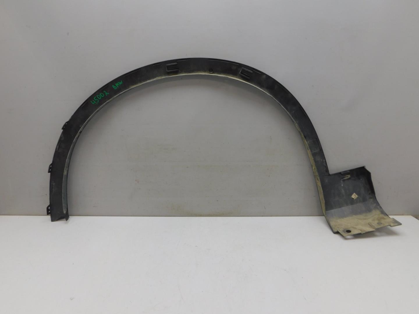 Накладка переднего крыла правого