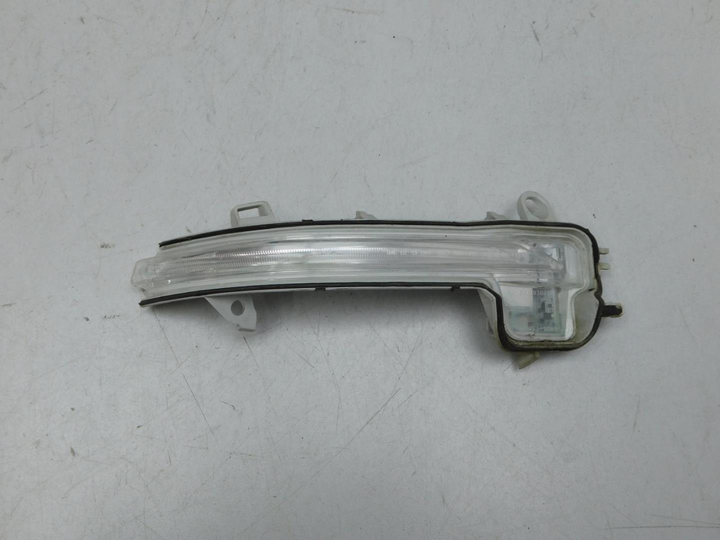 Повторитель поворота белый