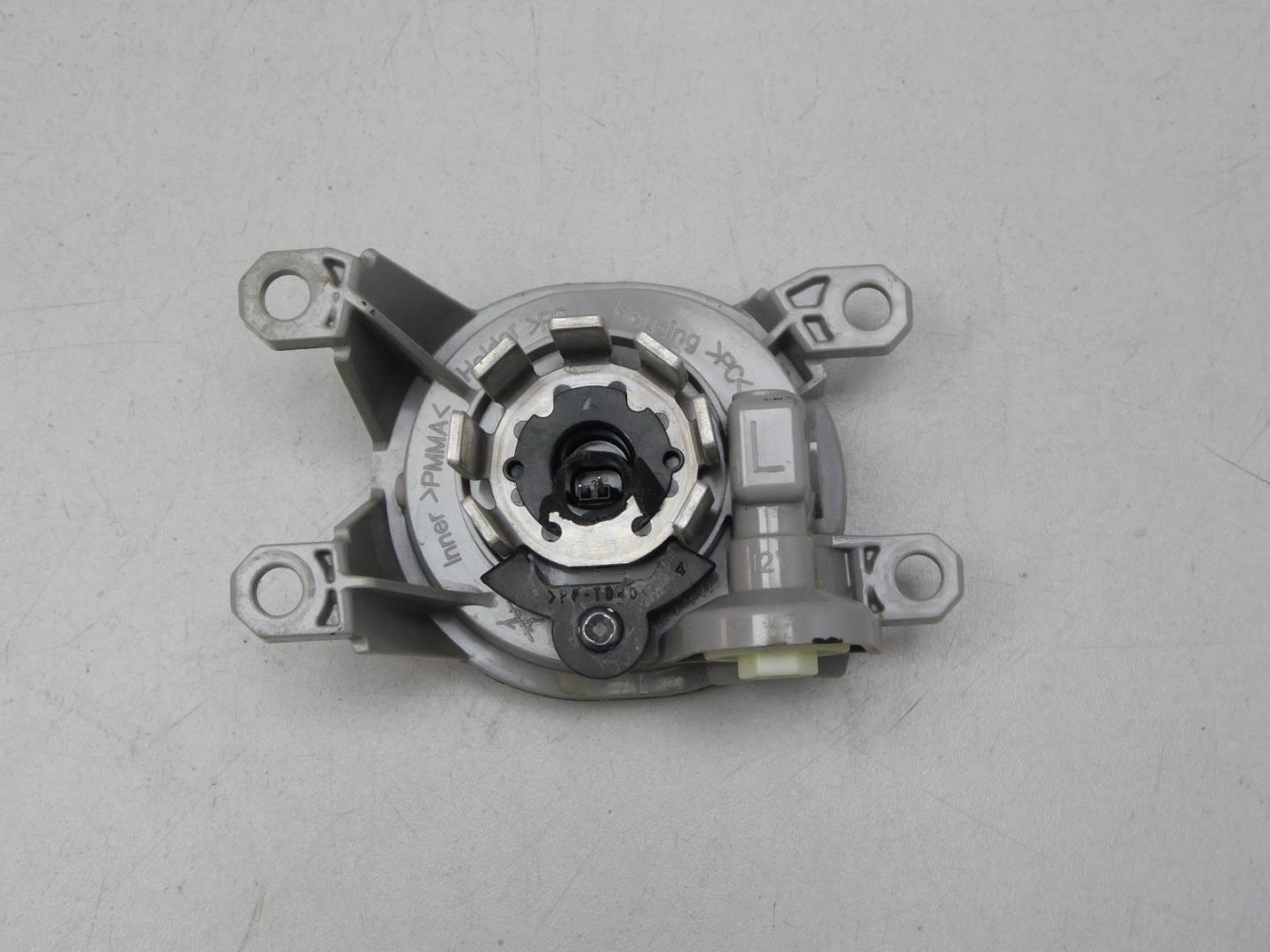 Фара противотуманная левая