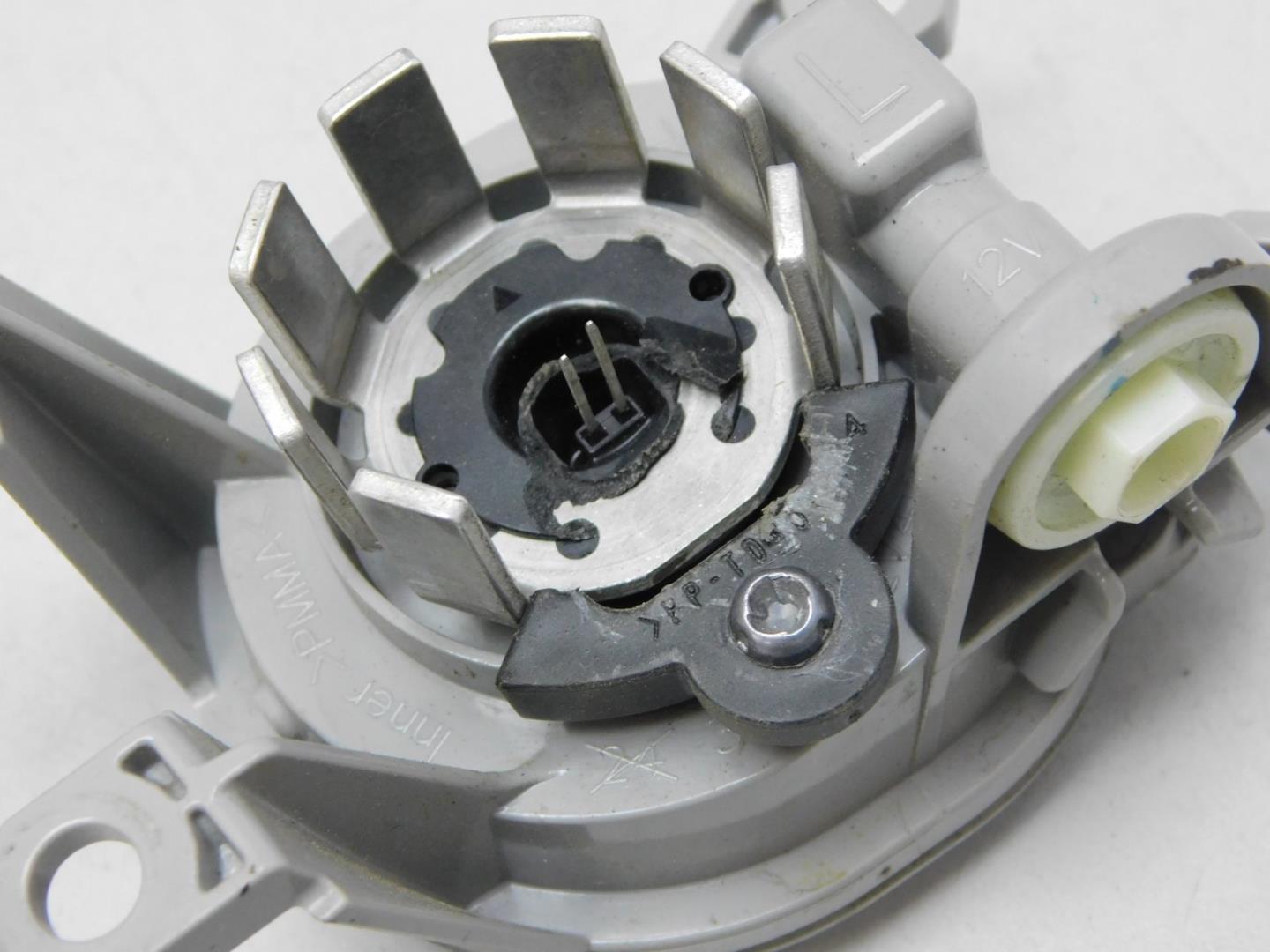 Фара противотуманная левая