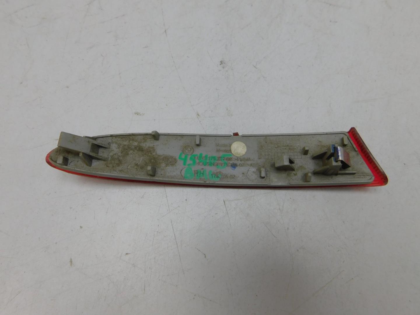 Фонарь задний в бампер правый