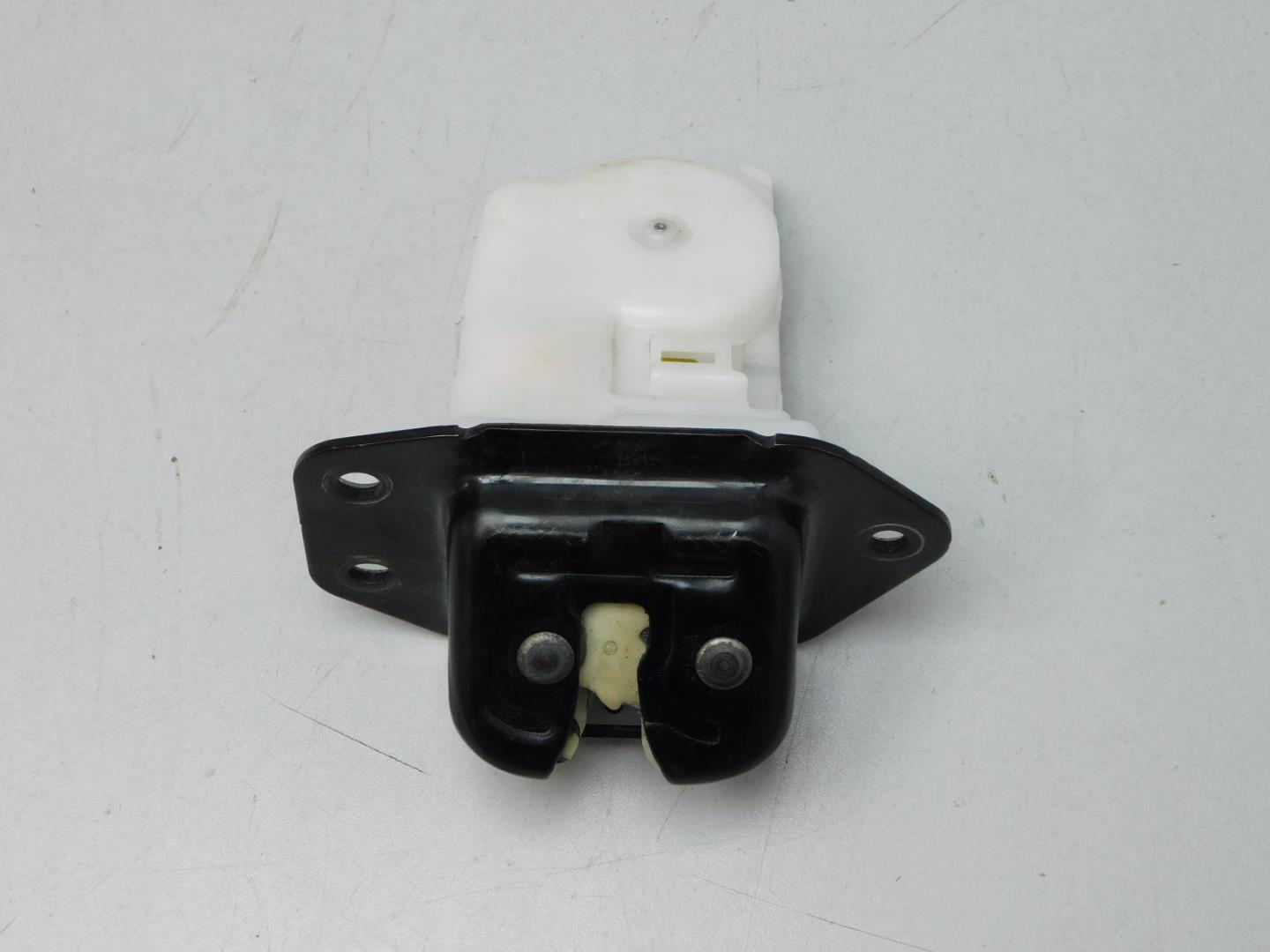 Замок багажника