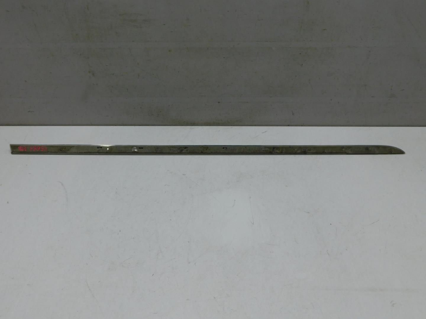 Молдинг задней правой двери