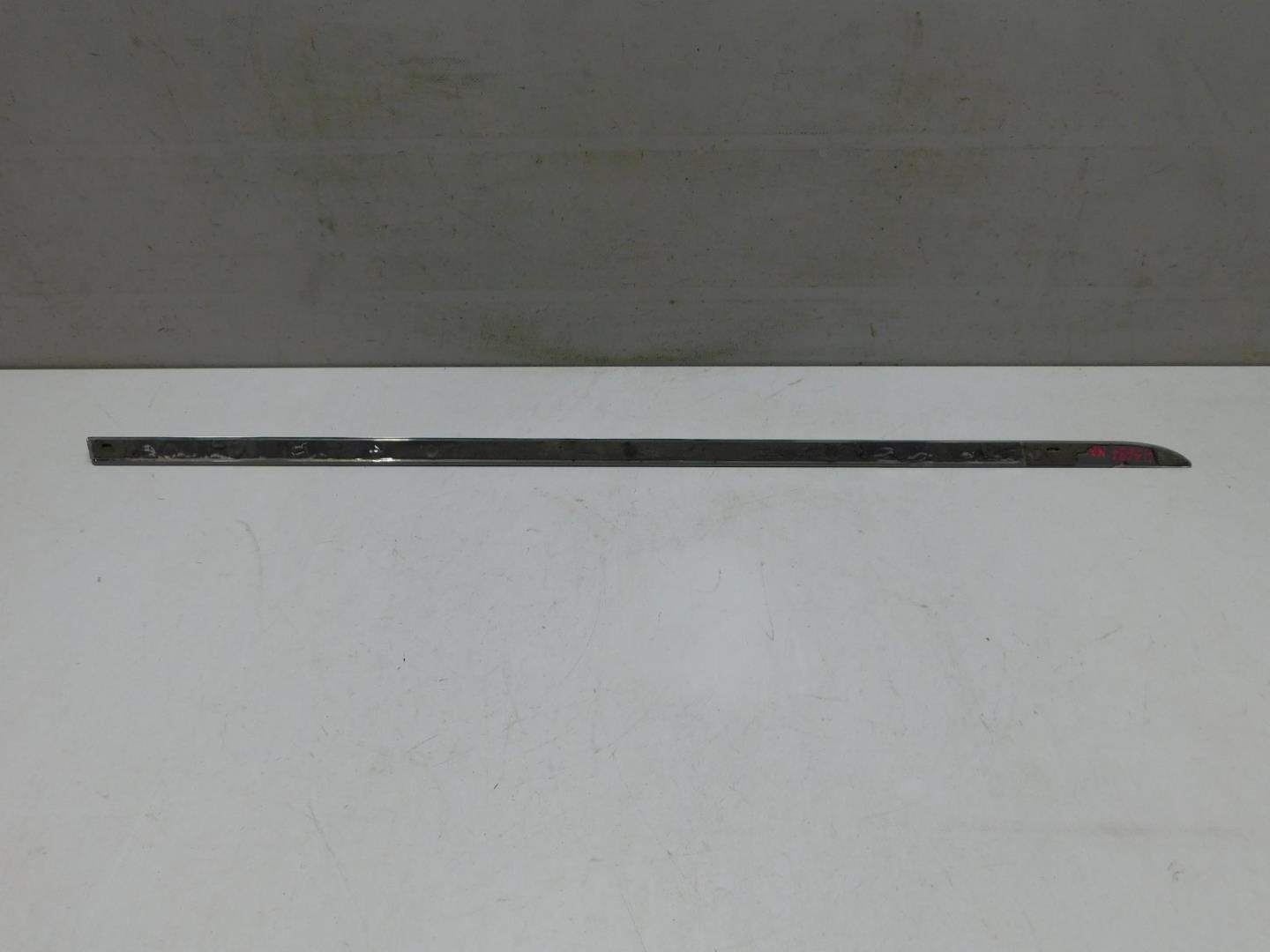 Молдинг задней правой двери